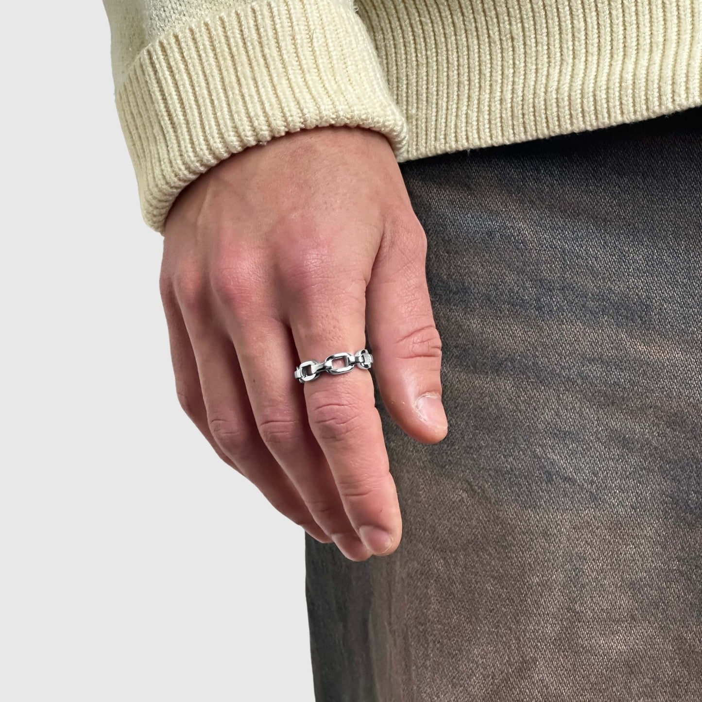 V41 | Paperclip Ring