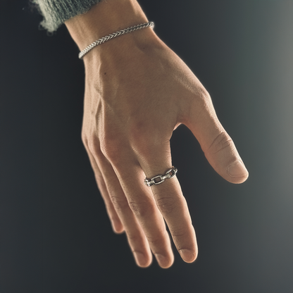 V41 | Paperclip Ring
